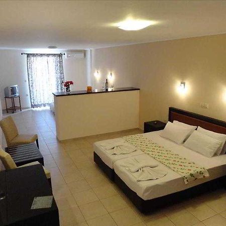 Konstantin Beach 호텔 자킨토스 외부 사진